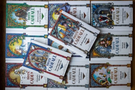 Proč vychází Bratr Cadfael na přeskáčku?