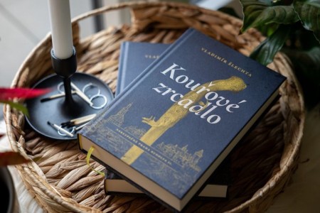 Recenze: Kouřové zrcadlo od Vladimíra Šlechty